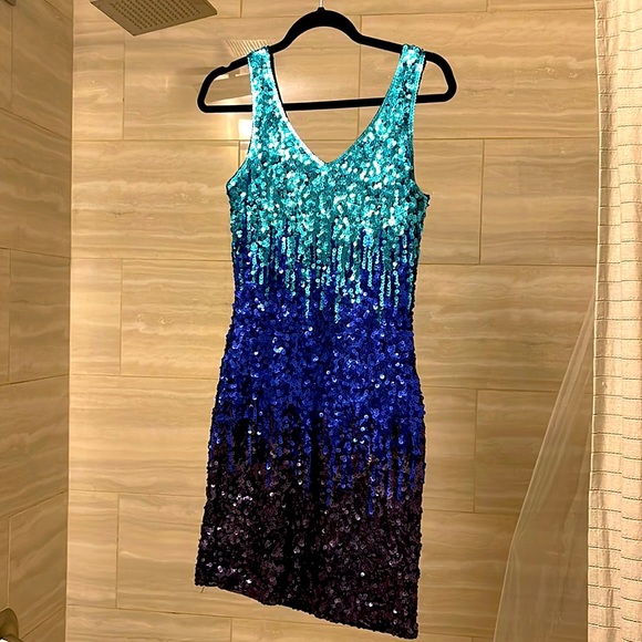 Dresses & Skirts - Sparkly dress